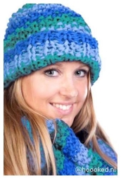 Набор Hat and Scarf knit Hoooked для вязания шапки и шарфа спицами